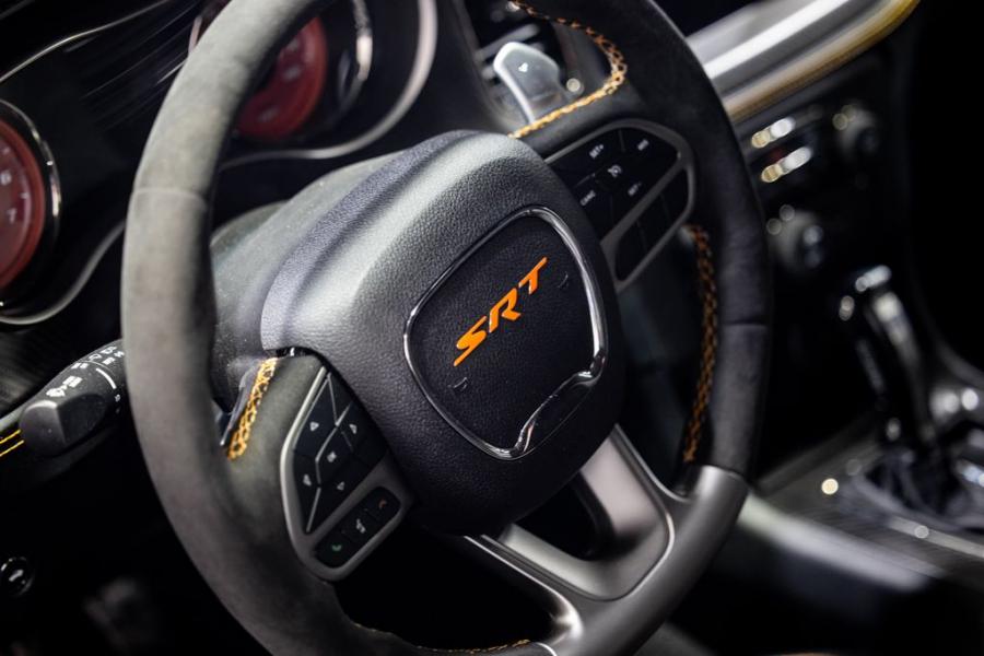 Детали интерьера Dodge Charger Hellcat Widebody by Dream Giveaway 2020 года  (фото 15 из 19)